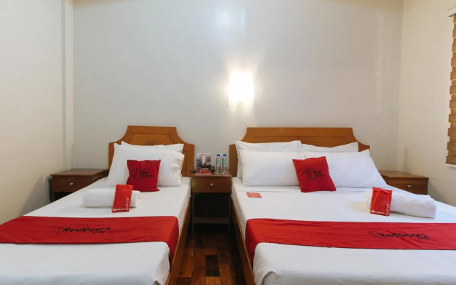 RedDoorz Premium @ Nick Hotel Gerona Tarlac