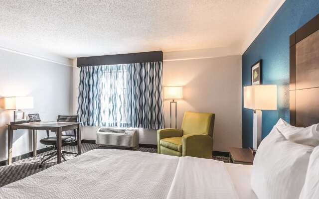 La Quinta Inn & Suites by Wyndham Orlando Lake Mary