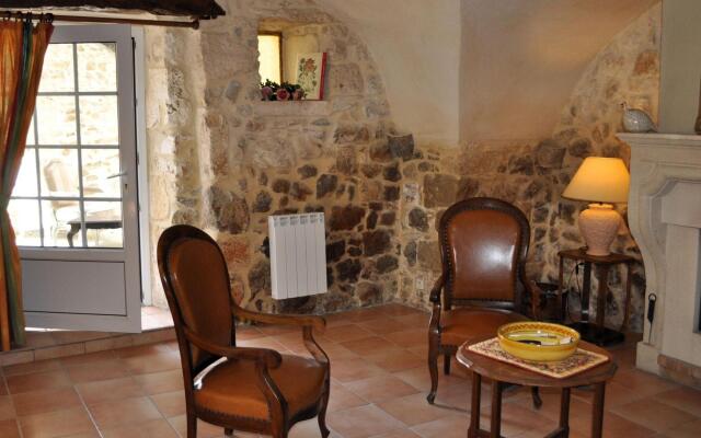 Charming Stone House With Terrace and Garden, Lussan