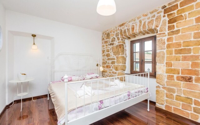 Stunning Home in Silo With Wifi and 2 Bedrooms
