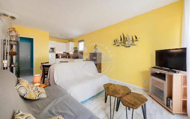 AS21537 - P2 vue port avec parking privé