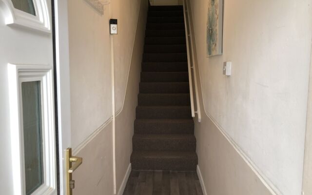 Lovely 2-bed Apartment in Solihull
