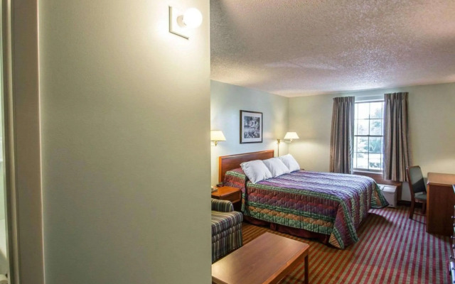 Rodeway Inn Lakeville