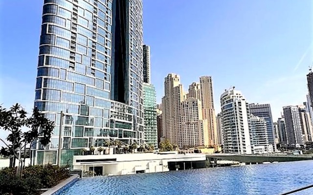 Stunning apartment beach front with balcony Dubai Marina