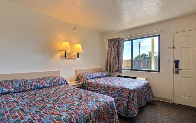 Motel 6 Indianapolis East