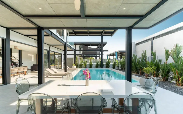 Trendy Modern Pool Villa Sunset Garden 4