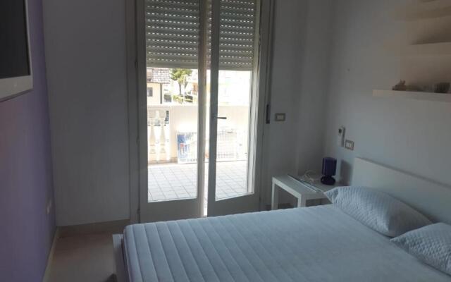 RICCIO BLU pochi passi dal mare