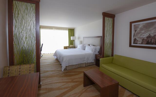 Holiday Inn Express & Suites Celaya by IHG