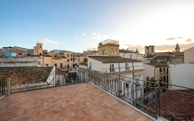 Sunny loft with terrace and A/C in the city centre