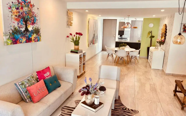 Espectacular departamento/estacionamiento, 3 TV’s