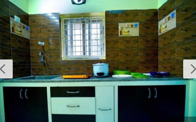 Mkr Homestay By Pickurstay Hotels