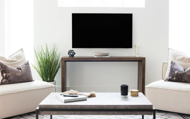 Modern DT Luxury - Rooftop City Views