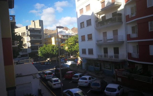 Céntrico y tranquilo apartamento con WIFI