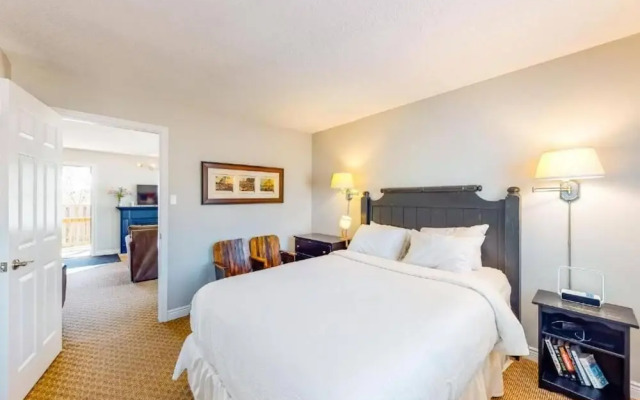 Steps to the Hill 1 Bedroom Wifi Crave TV