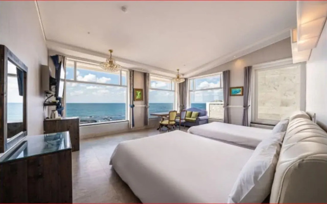 Hotel White House