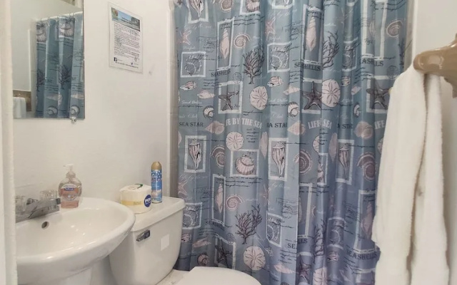 Tropical Breeze Escapes Couples Studio