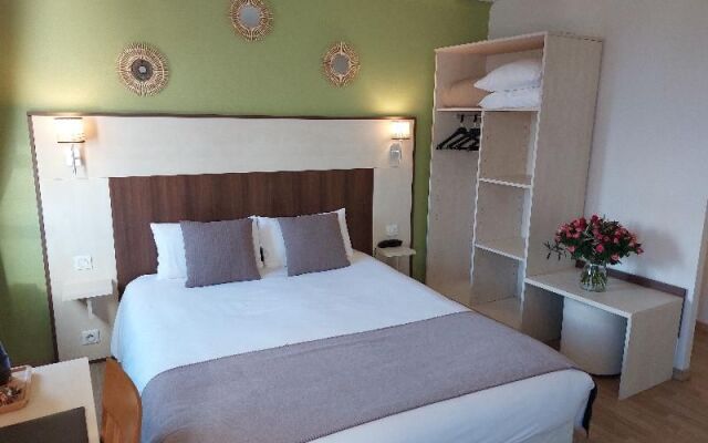 Logis Loire Hotel - Les Cocottes Restaurant