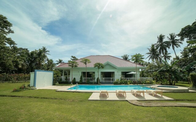 Bohol White House Bed & Breakfast