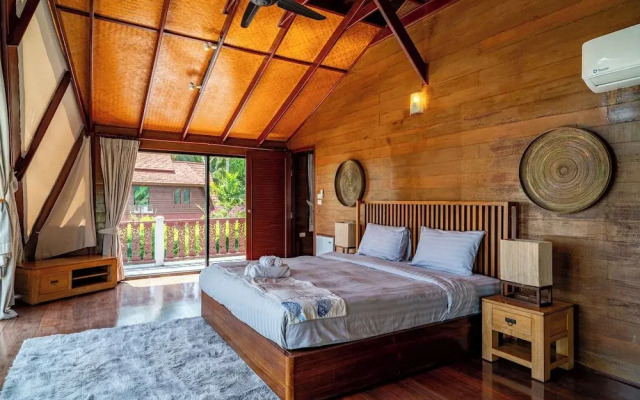Tropical Beachfront 4 Bdr Villa - KBR24