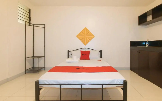 RedDoorz @ The Vjour Hotel Makati