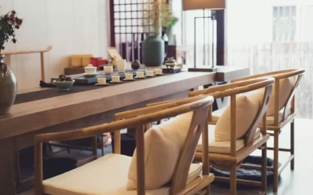 Yinlu Bedroom Fenghuang Hongqiao Shop