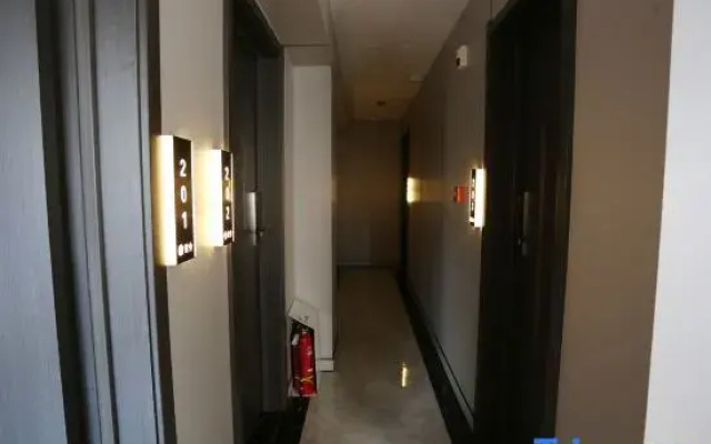 Mohe Xueshe Holiday Hotel (North Star Square Branch)