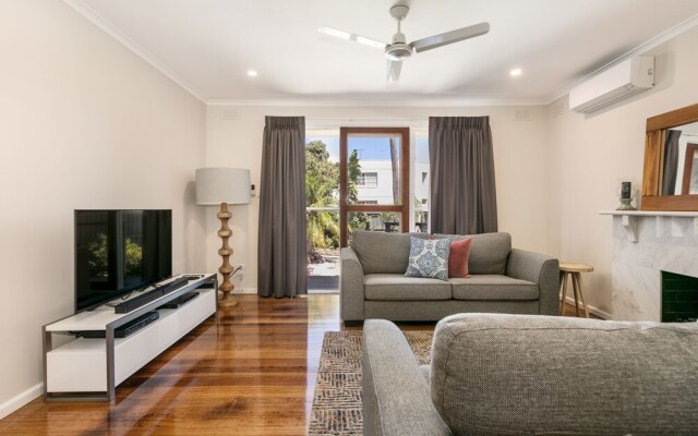 Boutique Stays - Sandy Breeze 1