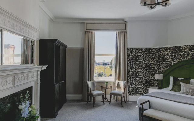 Queens Hotel