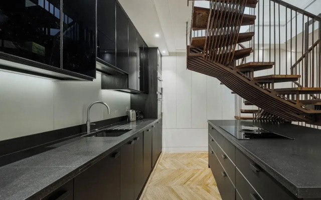 Spacious 5 Bdrm Townhouse in Camden