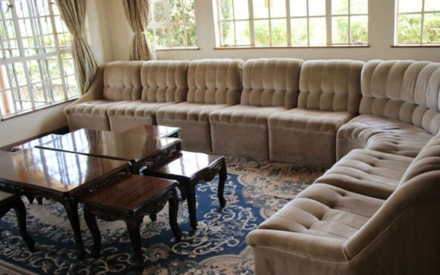 Kusyombunguo Hotel Lukenya