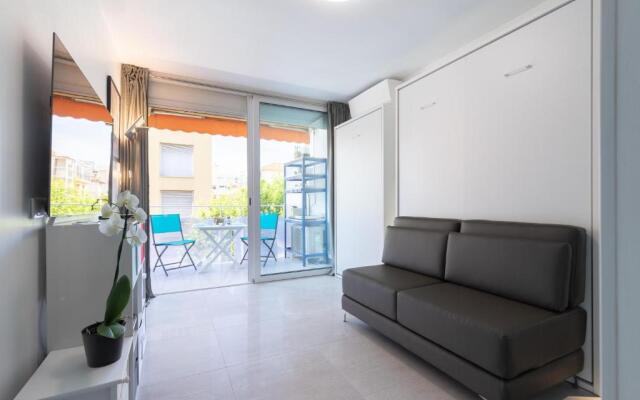 Beautiful studio near sea (free parking)