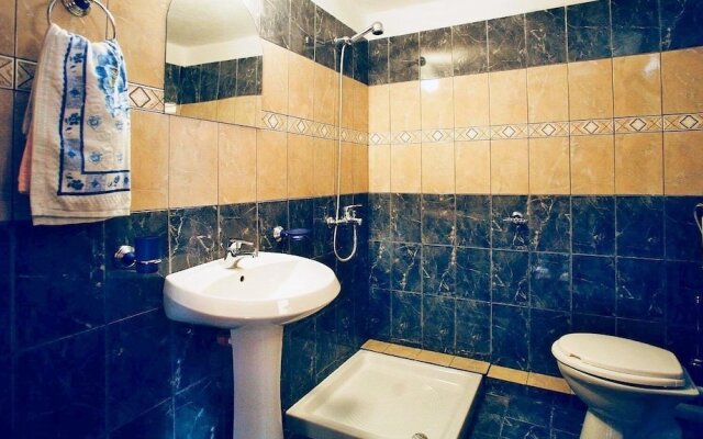 Gold Guest House & Bar