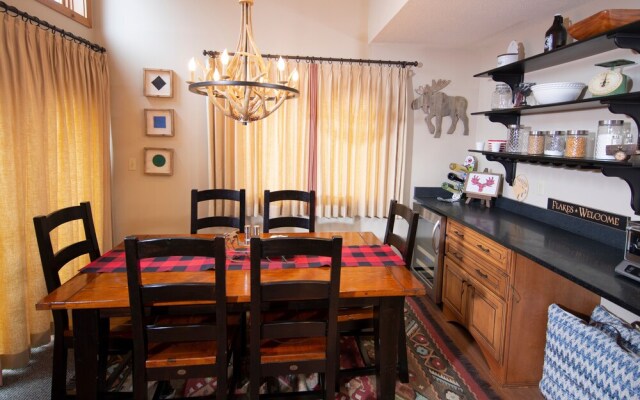 3br Ski-in, Ski-out & Private Sauna 3 Bedroom Condo by RedAwning