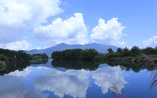 Taohuatanpan Holiday Hotel