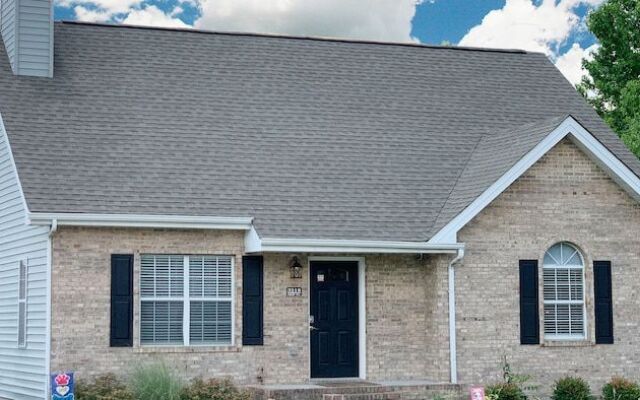 Rotties' 2 Bedroom Home by RedAwning