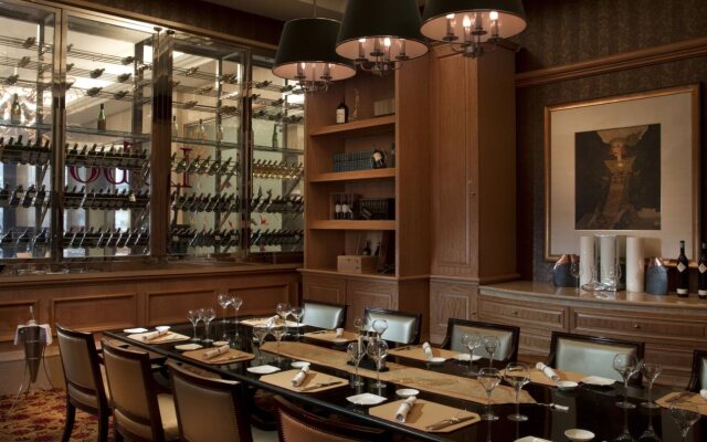 The Ritz-Carlton Jakarta, Mega Kuningan