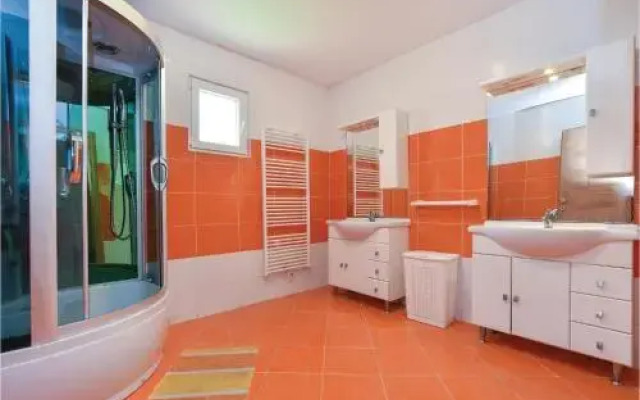 Four Bedroom Holiday Home In Kastel Sucurac