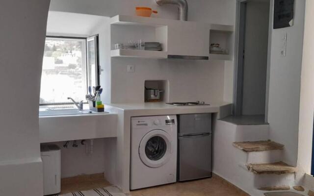 Antigonis traditional house in lefkes village