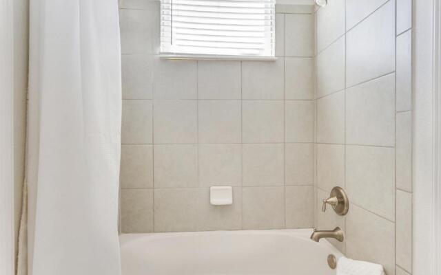 8 Bedroom Vacation Home with Pool 2114