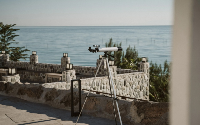 Akrotiri Olympus Luxury Suites