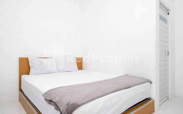 Niti Stay Syariah near Stasiun Wates RedPartner – Guest Rooms – Wates