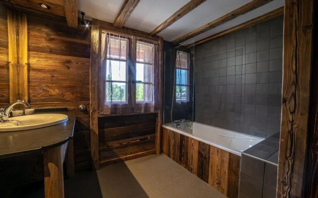 Kashmyre Chalet Luxe Chauffeur Sauna