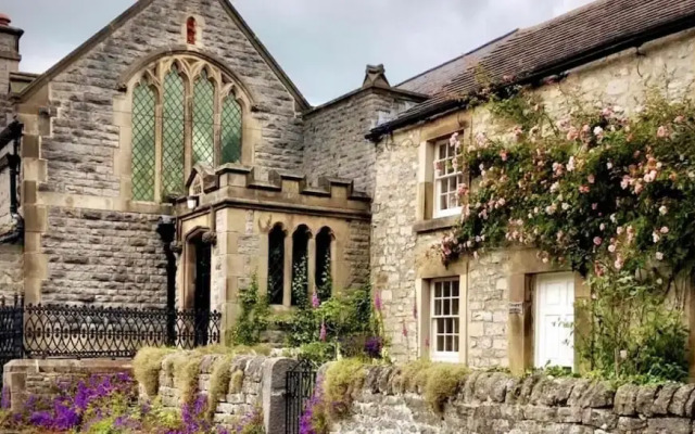 Peak District - 2 Beds - Sleeps 4 - Pet Friendly