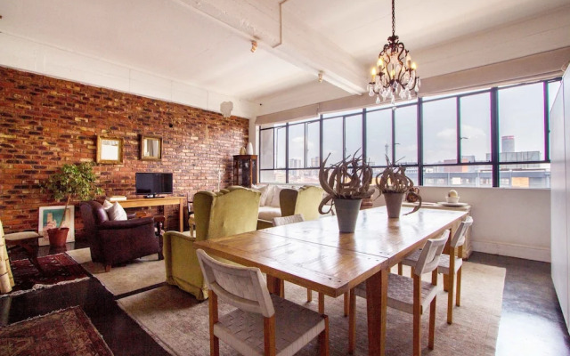 12 Decades Art Hotel