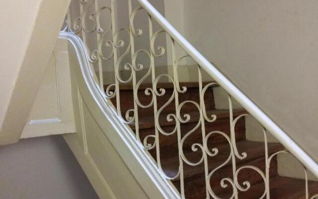 Cozy 1st Floor Flat Central Chiado District With Balconies and AC 19th Century building