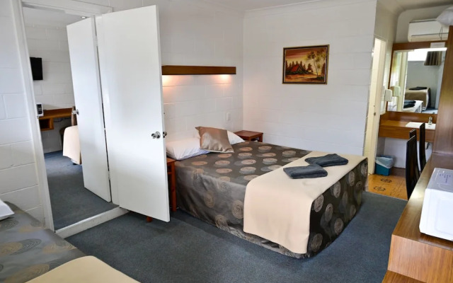Byer Fountain Motor Inn, Holbrook