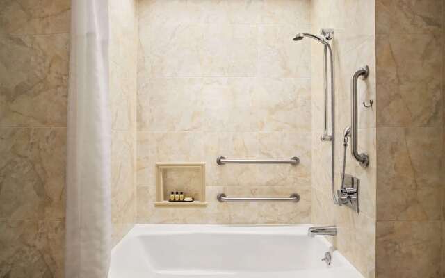 Wyndham Newport Hotel