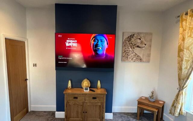 Luxury 2 bed Apartment Great Location