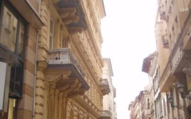 Old Monarchia Hotel