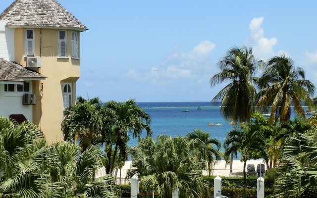 Private 2 Bedroom Beachfront Penthouse Condo Ocho Rios, Jamaica